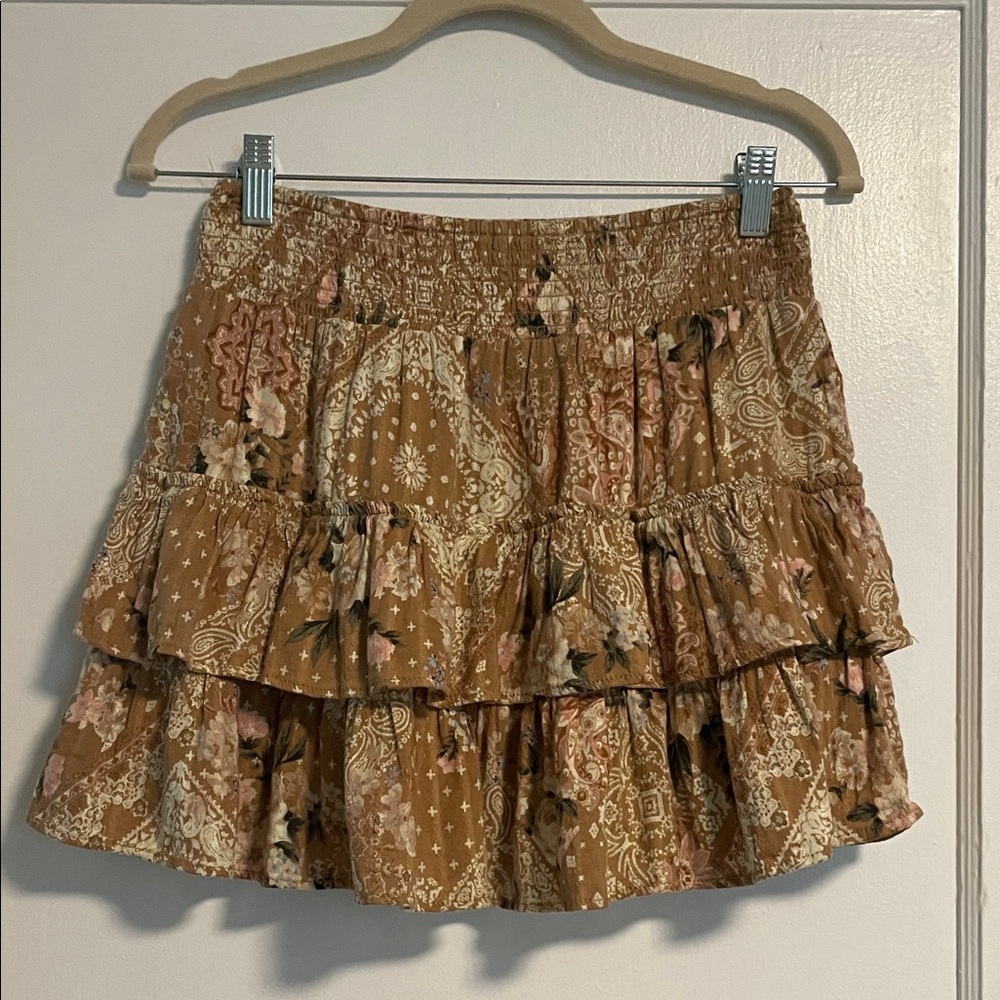 American Eagle Outfitters Floral Tiered Ruffle Mini Skirt in Tan and Cream - Picture 4 of 9